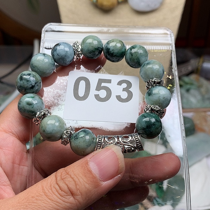 翡翠颈饰未镶嵌用****6翡翠