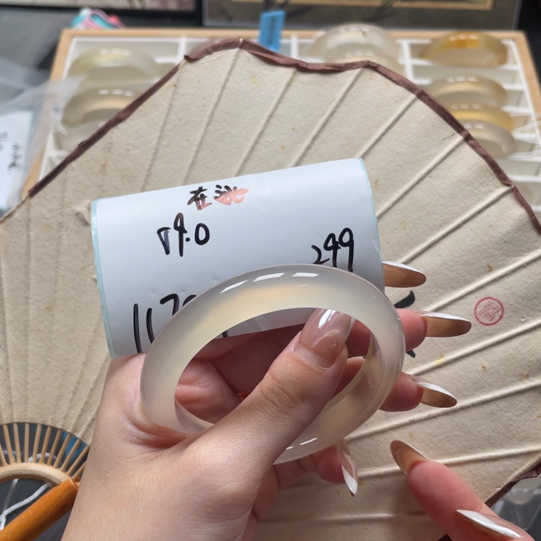 在***号玛瑙/玉髓手镯未镶嵌11794