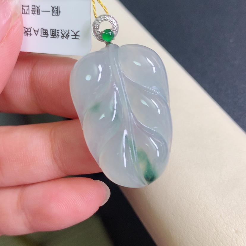 【闪购商品】翡翠颈饰18K金镶嵌叶子