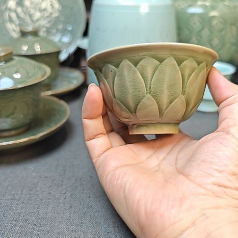 露***嘬茶盏莲瓣纹饰主人杯微瑕