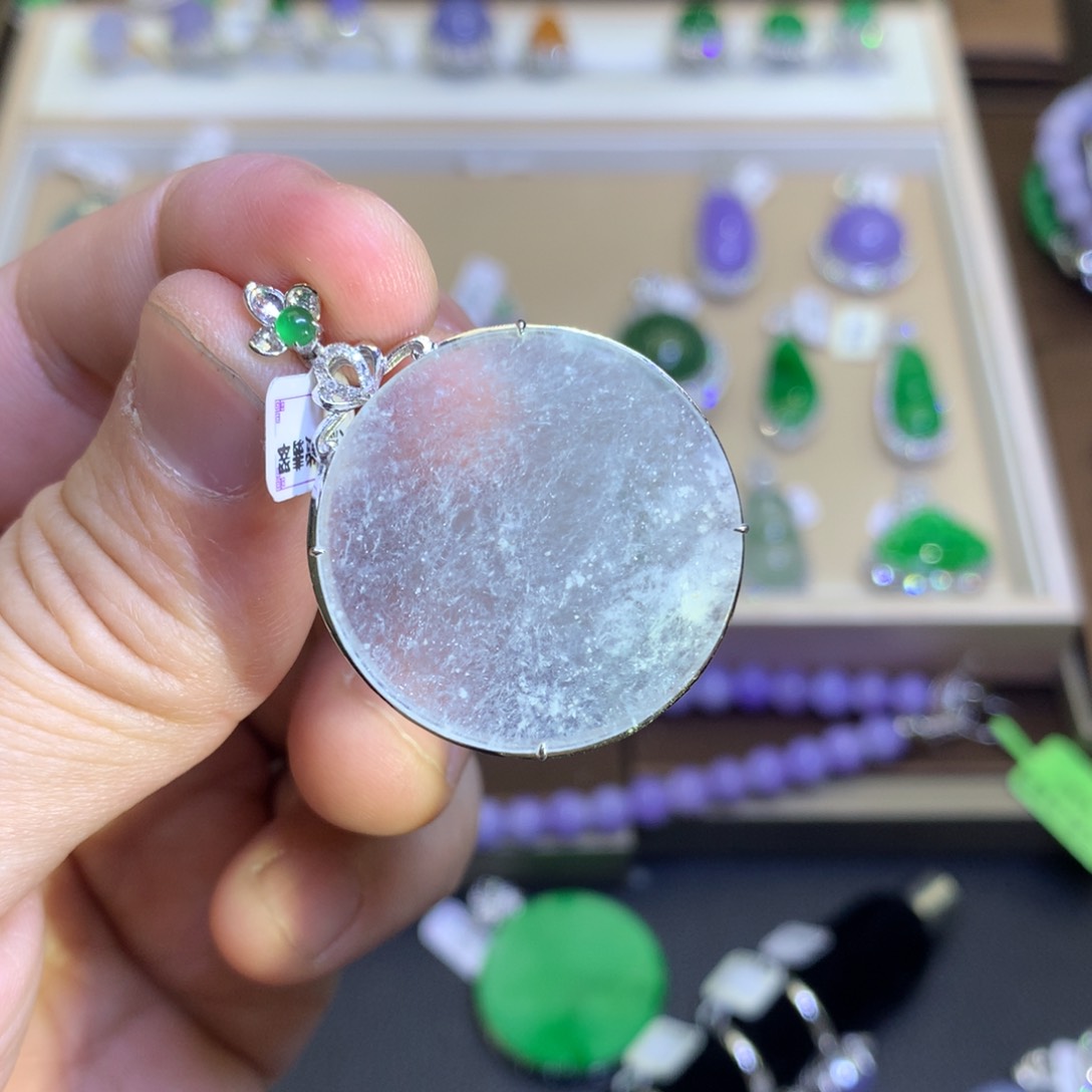 翡翠颈饰18K金镶嵌翡翠