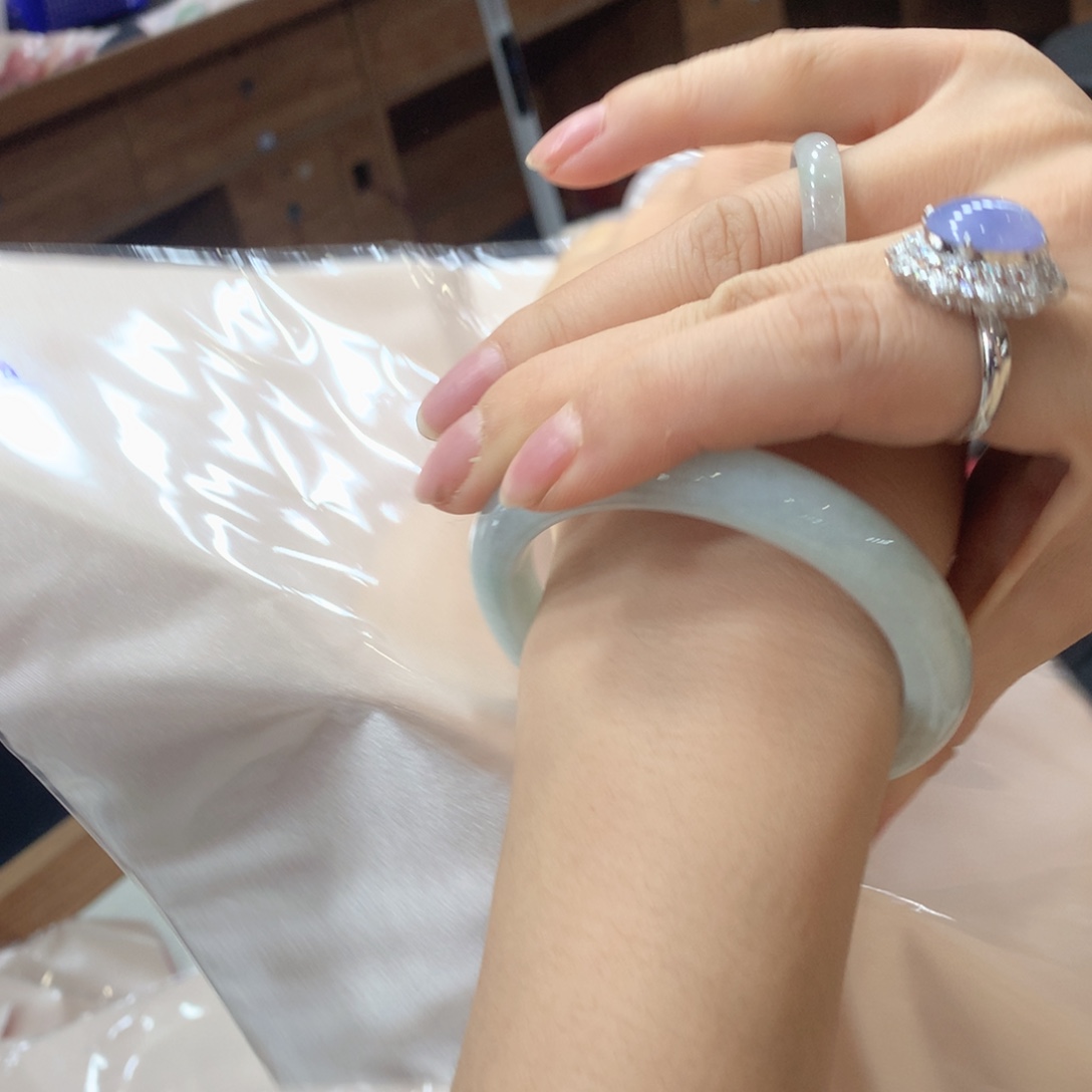 翡翠未镶嵌手镯买断