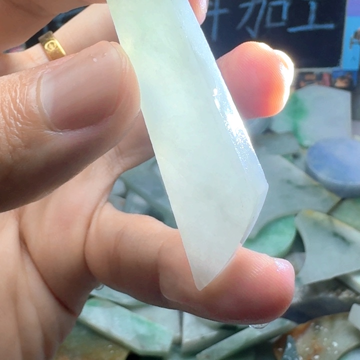 翡翠未镶嵌颈饰275865