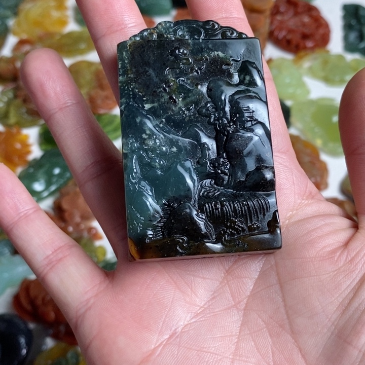 蛇纹石玉颈饰未镶嵌