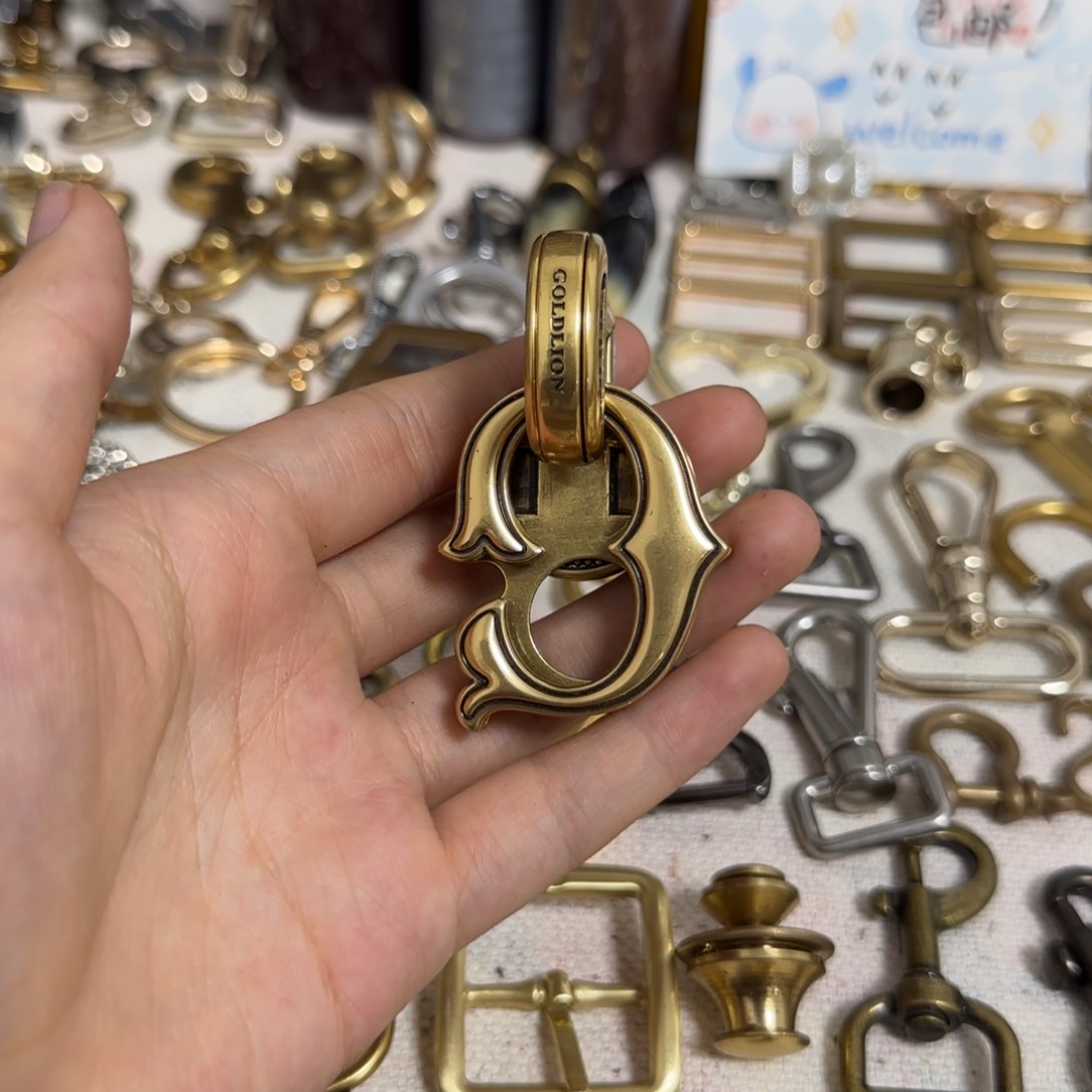 古铜色包锁15元2个..