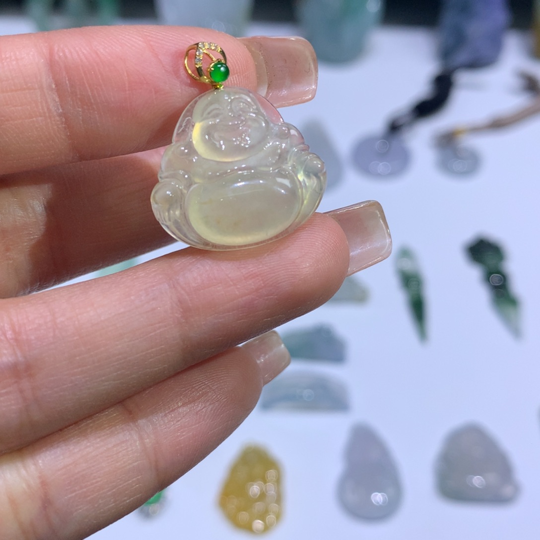 翡翠颈饰未镶嵌佛公