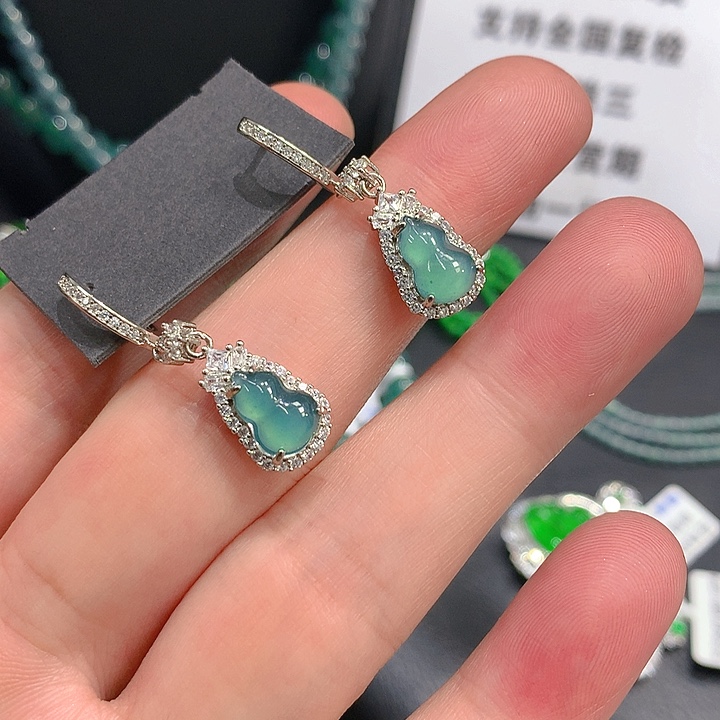 翡翠手链未镶嵌。。。