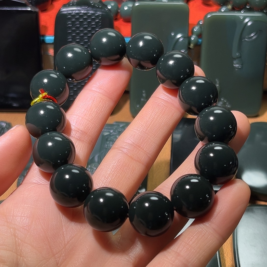 一***明和田玉（青玉）未镶嵌颈饰