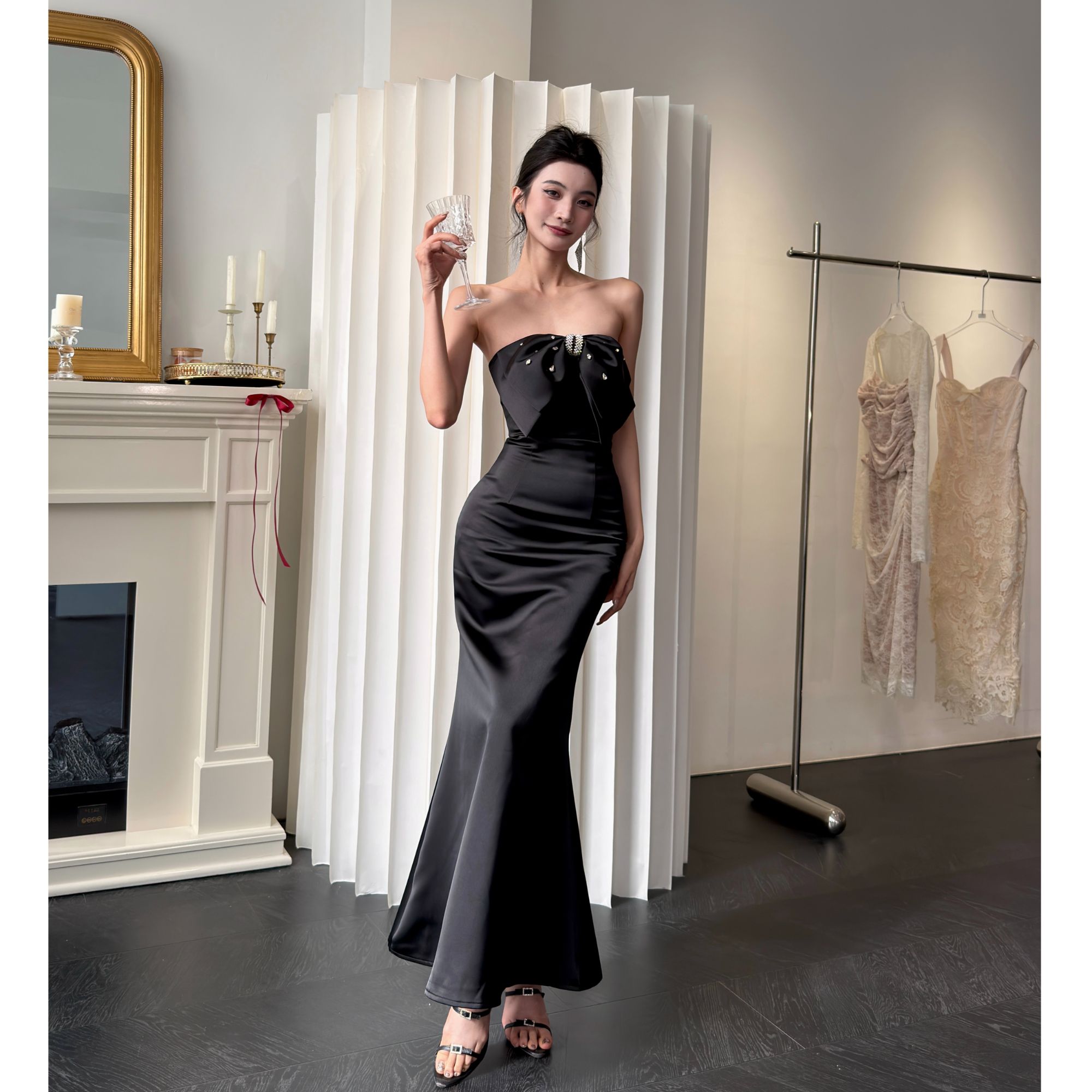 【JINGGUO轻奢】小众设计感蝴蝶结钻钻抹胸修身黑色连衣裙7577