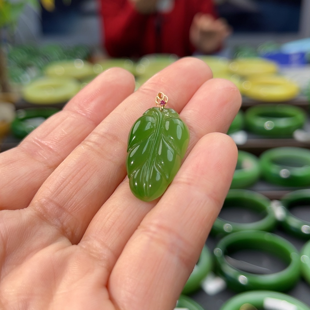 和田玉（碧玉）颈饰18K金镶嵌