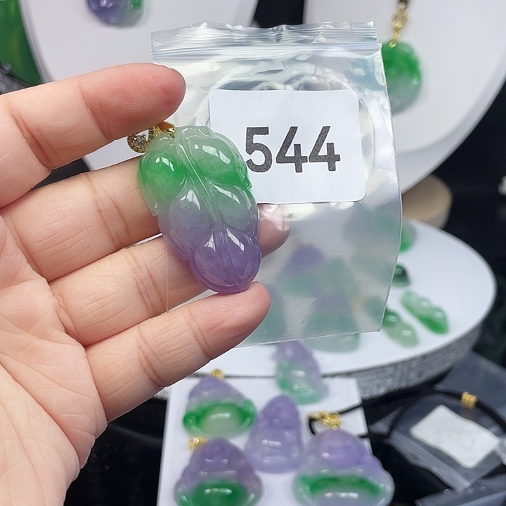 翡翠未镶嵌吊坠(赠链)