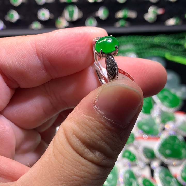 【闪购商品】翡翠颈饰银S925镶嵌绿蛋