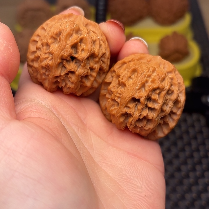 ****呀文玩核桃吊坠40苹果园狮子头