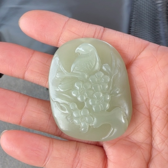 和田玉颈饰未镶嵌5.0左右高，喜上眉梢，高冰