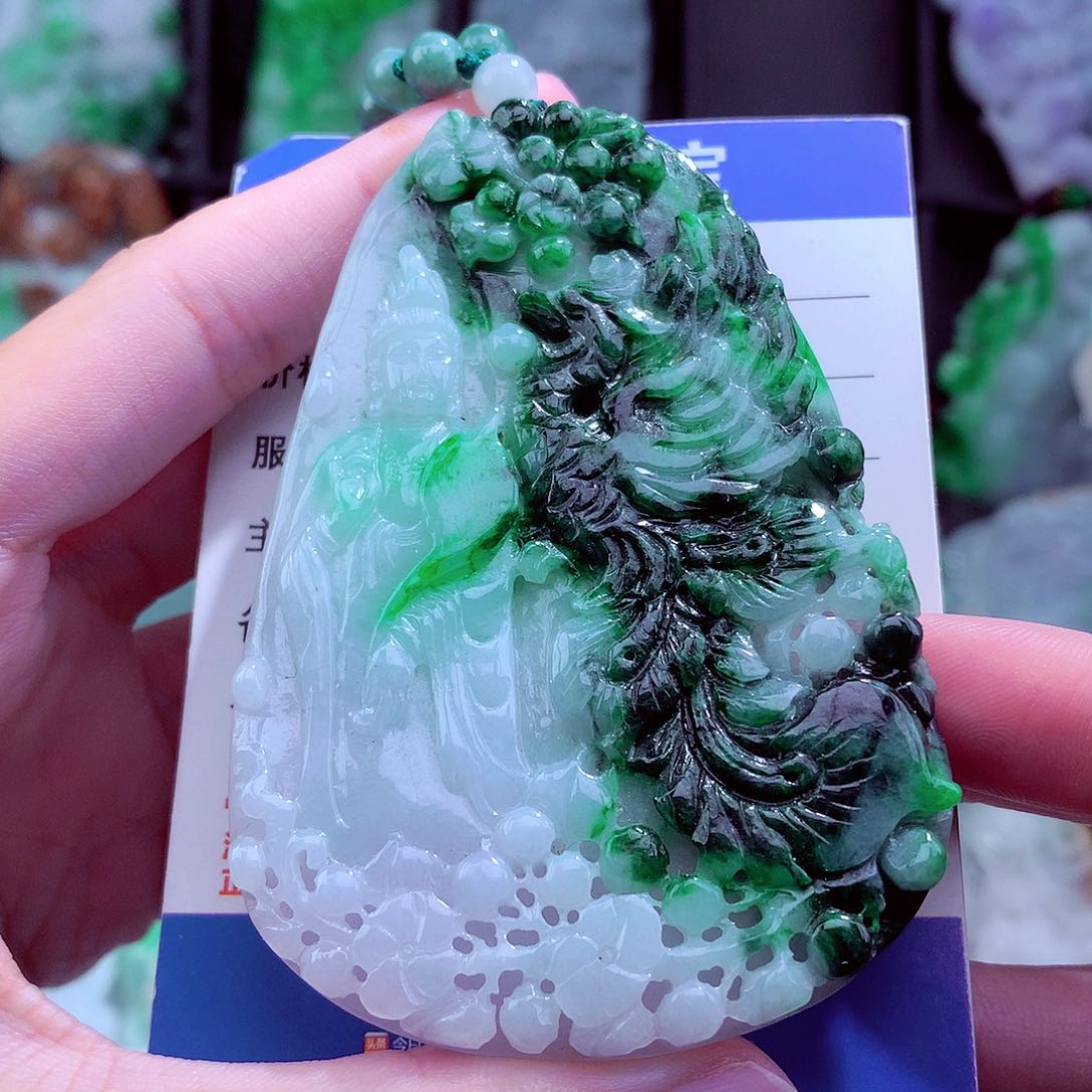 翡翠未镶嵌颈饰挂件