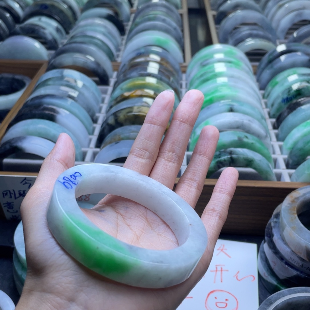 A***a定制翡翠未镶嵌翡翠手镯