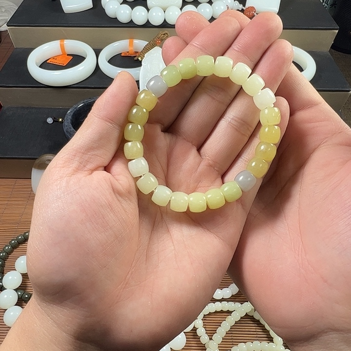 和田玉未镶嵌吊坠(赠链)