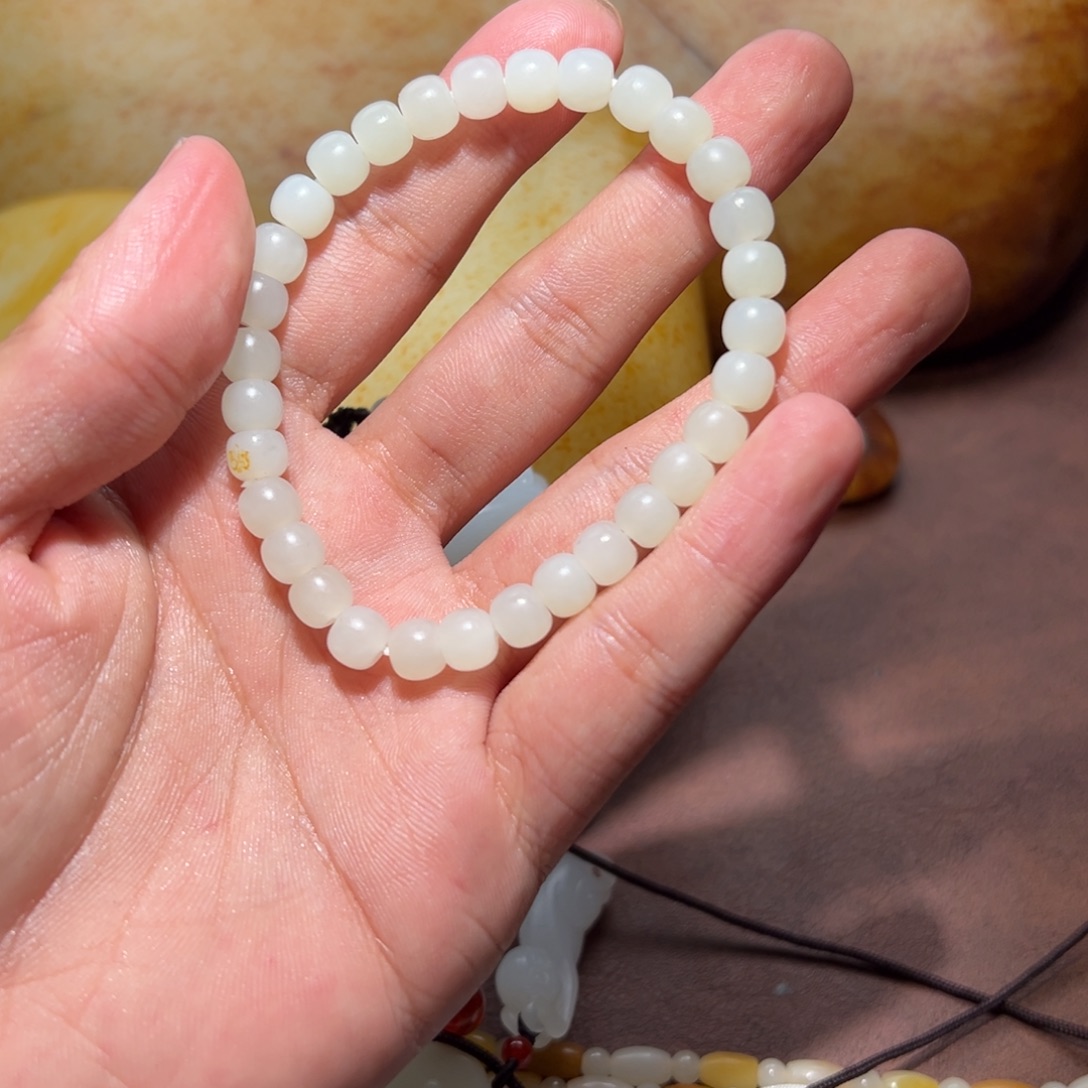 天***间和田玉未镶嵌颈饰