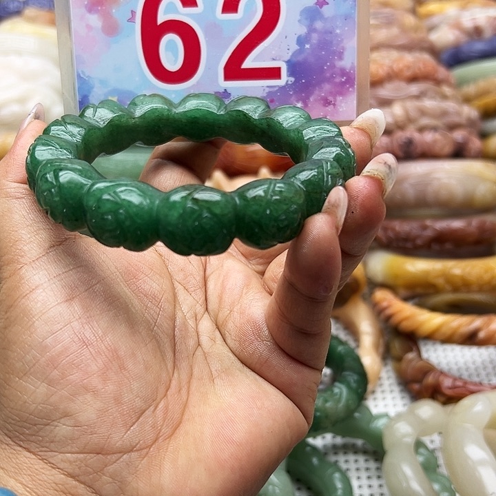 未镶嵌手镯石英岩玉