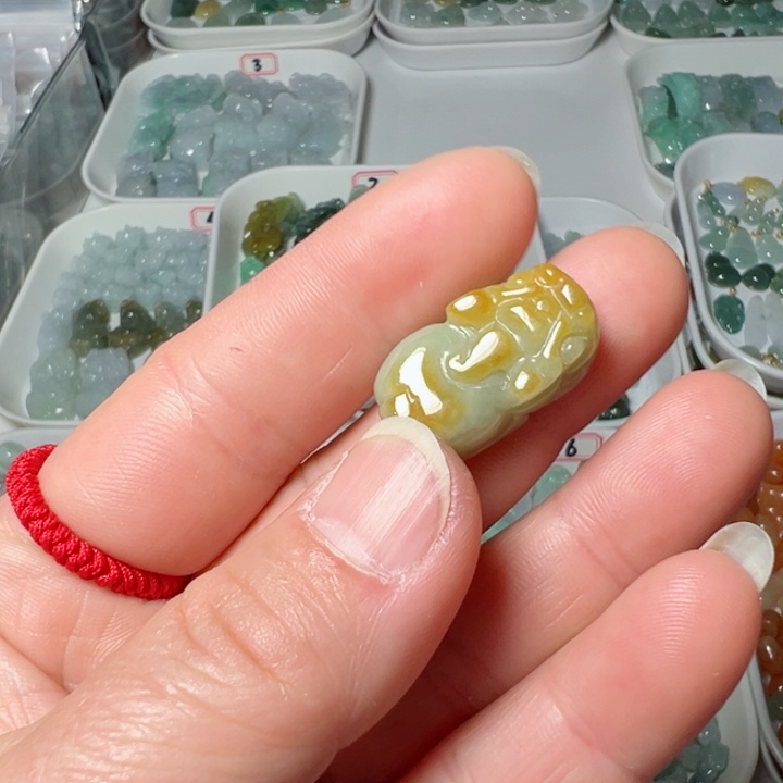 翡翠颈饰未镶嵌如*两头孔貔貅一个188块