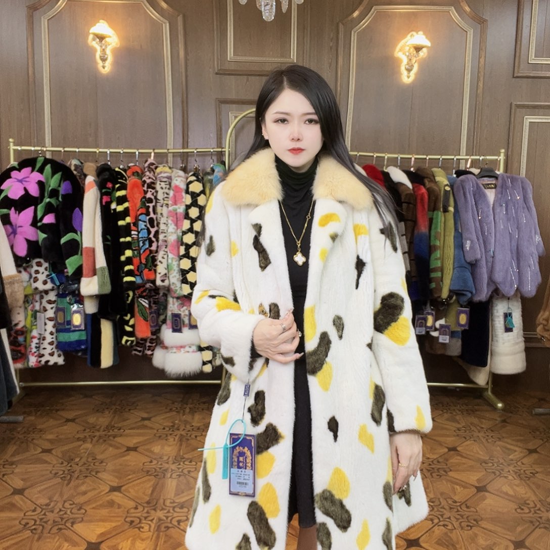 白黄花中长皮草外套