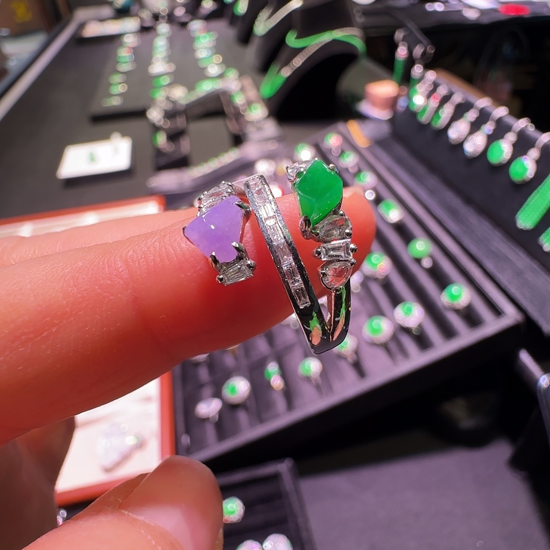 翡翠18K金镶嵌戒指