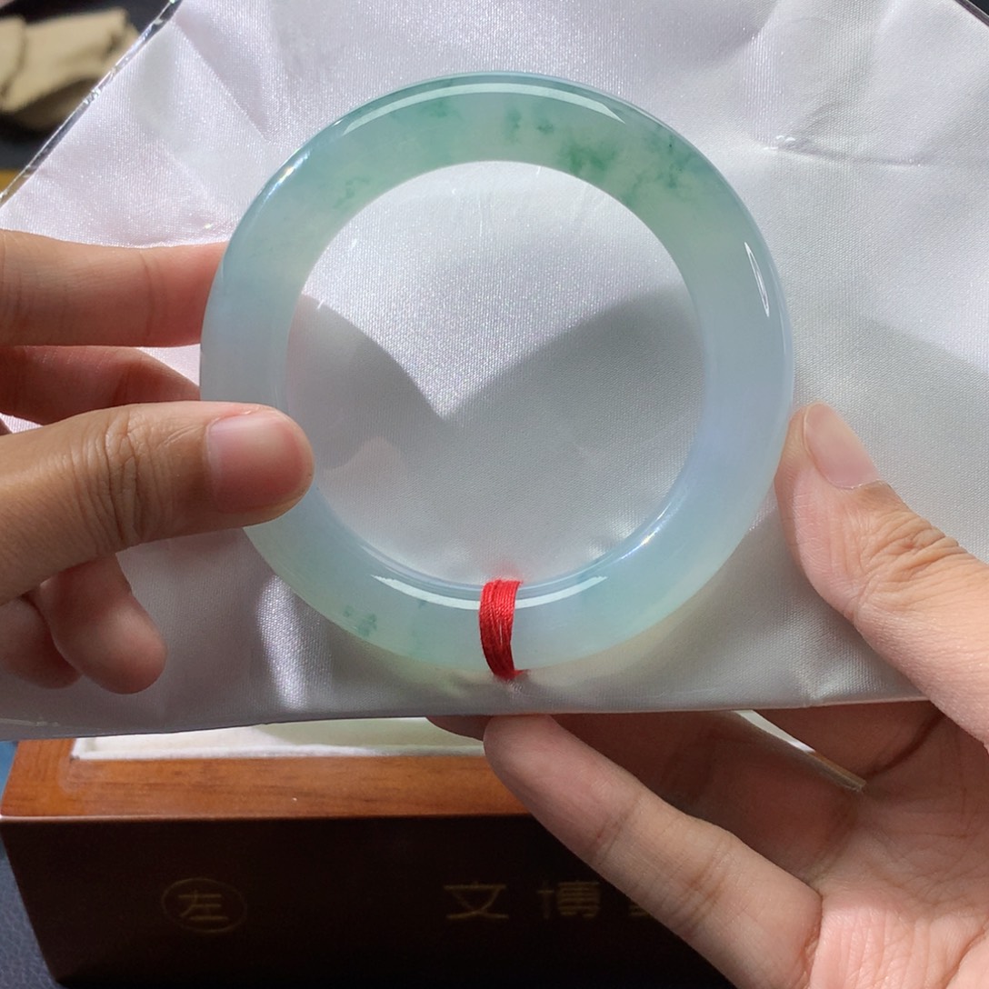 翡翠手镯未镶嵌圆条