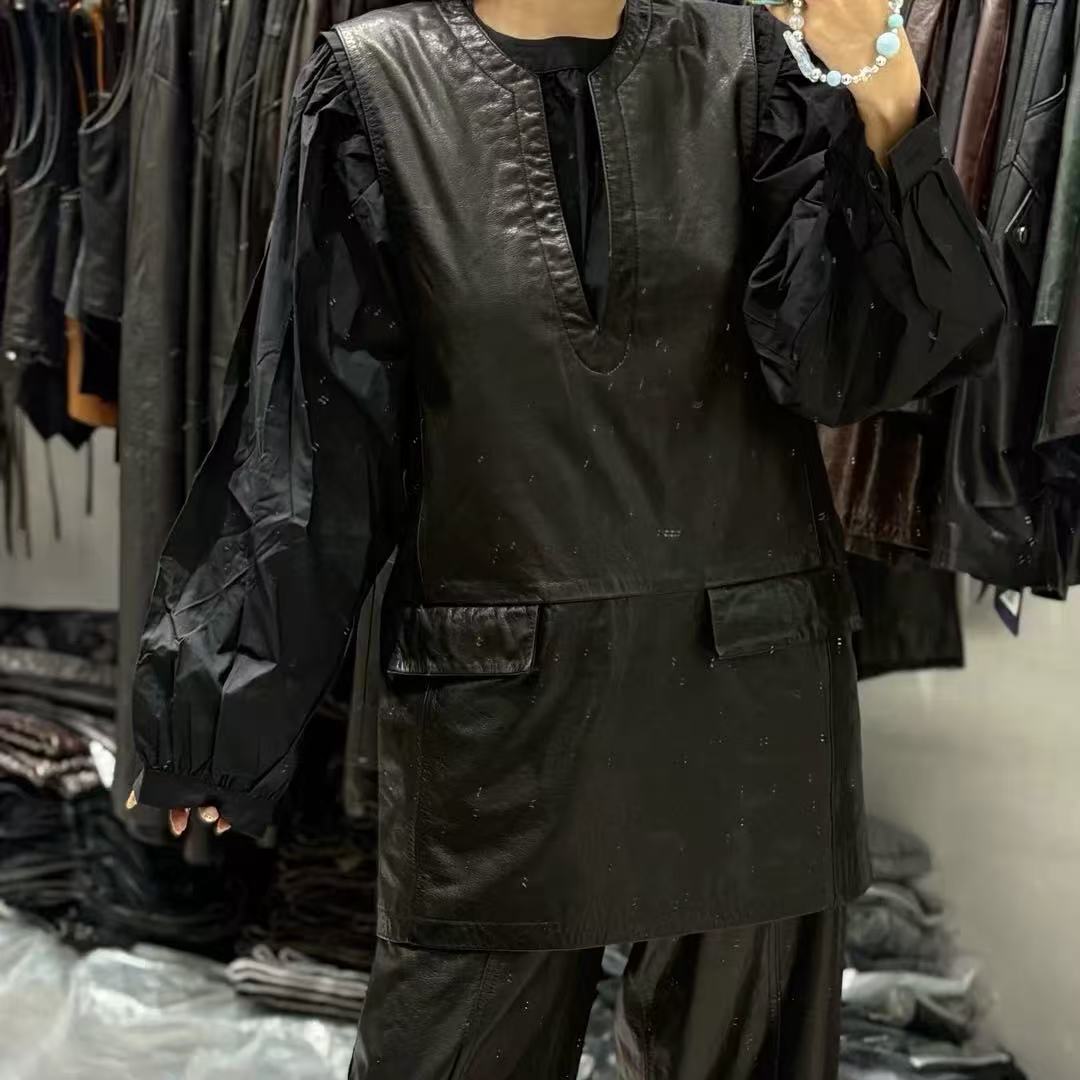 《刘夫人推荐》海宁2025早秋新款真皮连衣裙中长款圆领设计无袖背心