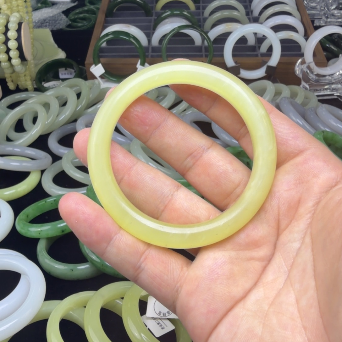 心***6和田玉未镶嵌手镯