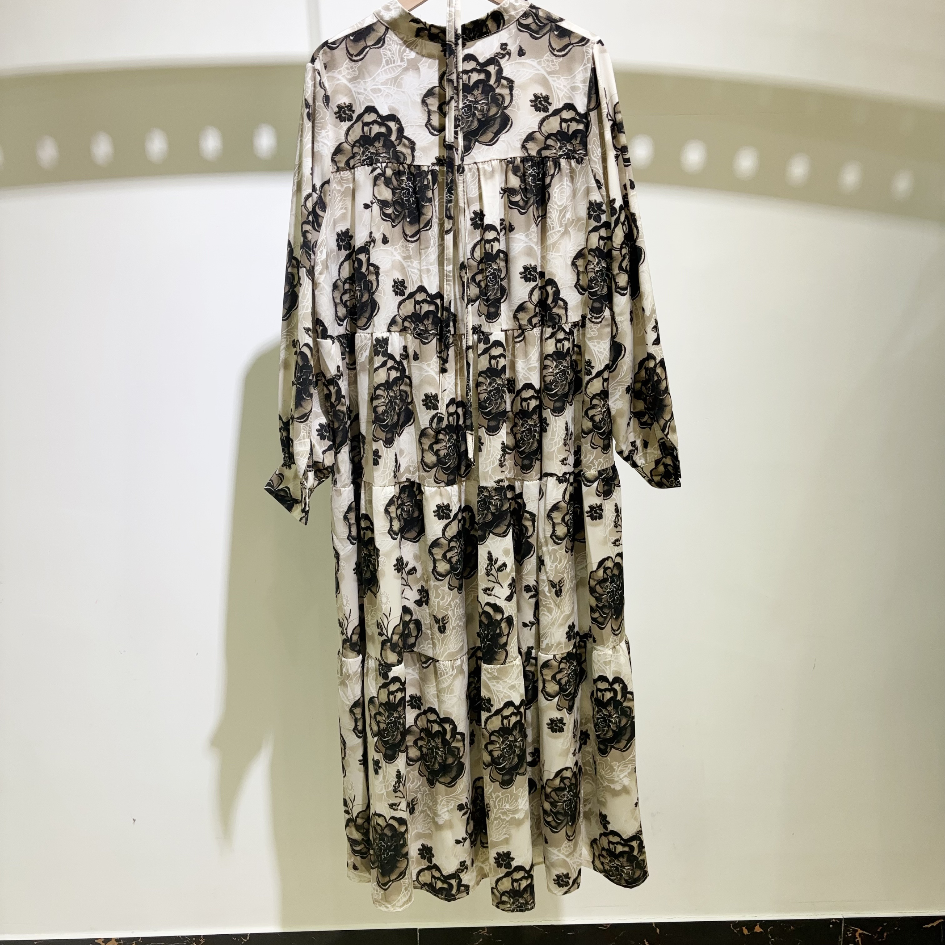 681【壹嘉女装】 花朵带抽绳春夏大码薄款时尚中老年遮肚显瘦连衣裙