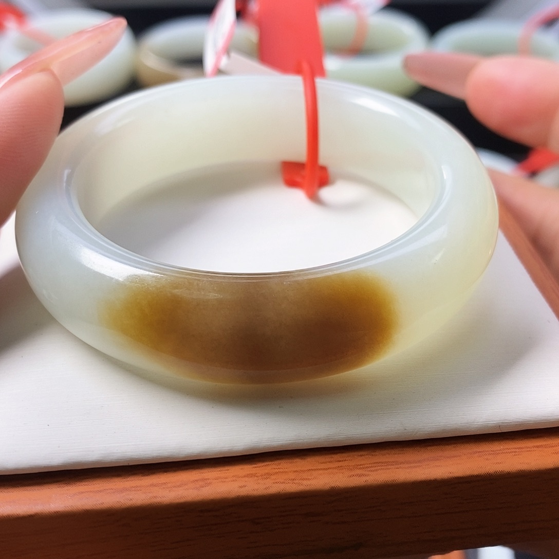 和田玉未镶嵌手镯