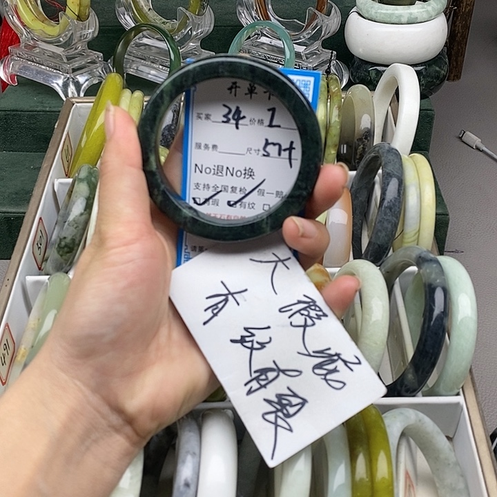 蛇纹石玉未镶嵌手镯