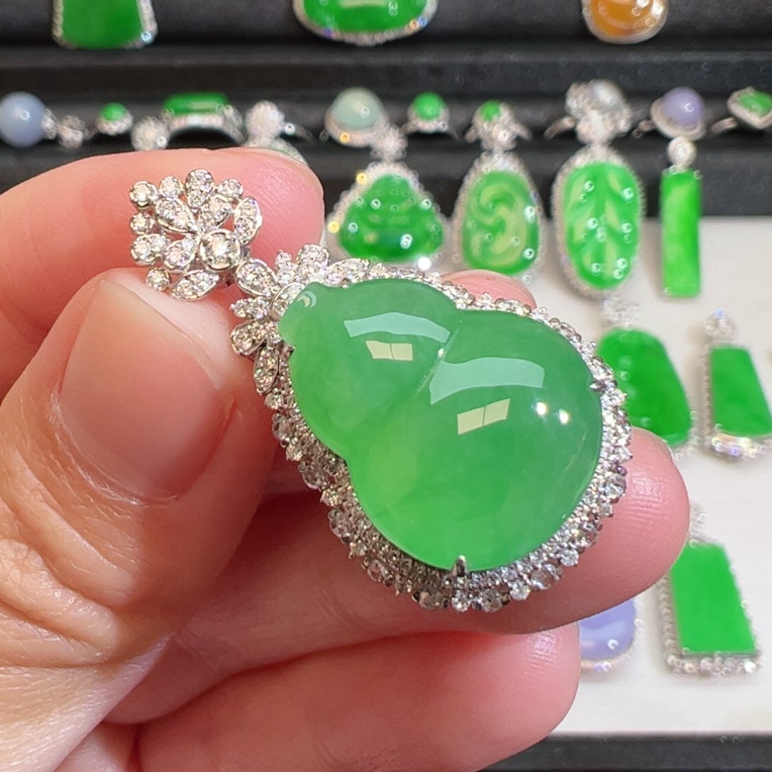 翡翠吊坠(不含链)18K金镶嵌