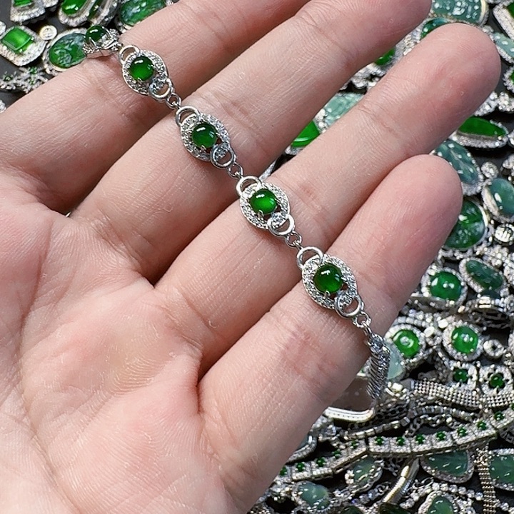 翡翠颈饰未镶嵌天然A货翡翠放漏