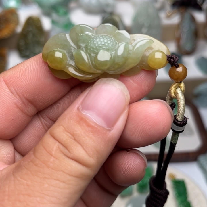 颈饰未镶嵌翡翠荷花