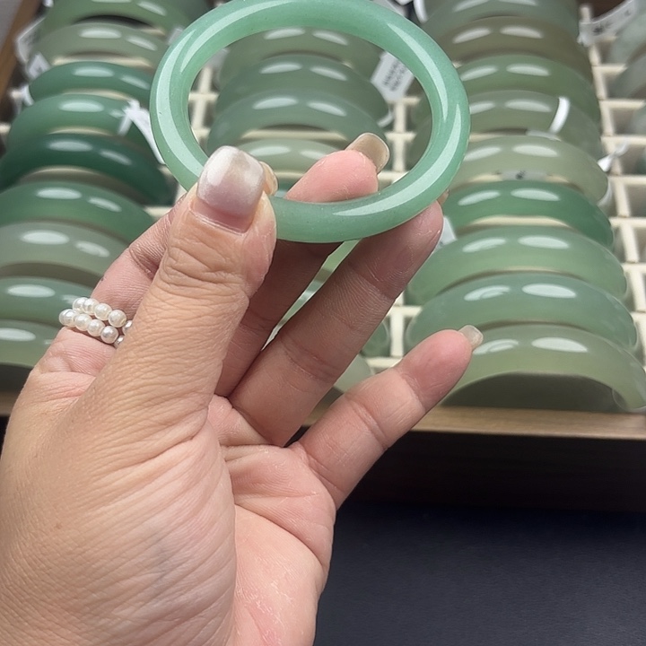 东陵石未镶嵌手镯