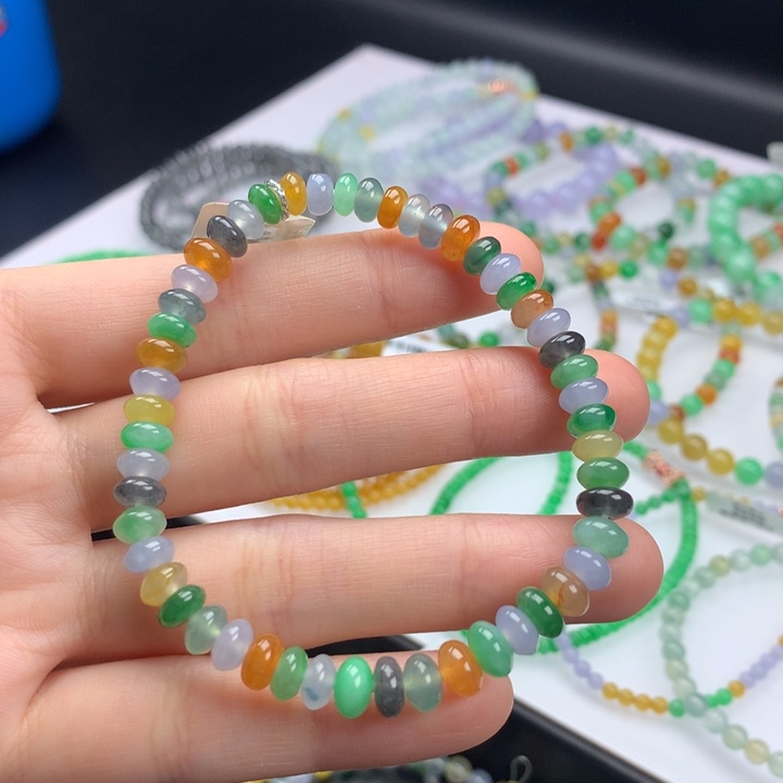 翡翠手镯未镶嵌卡