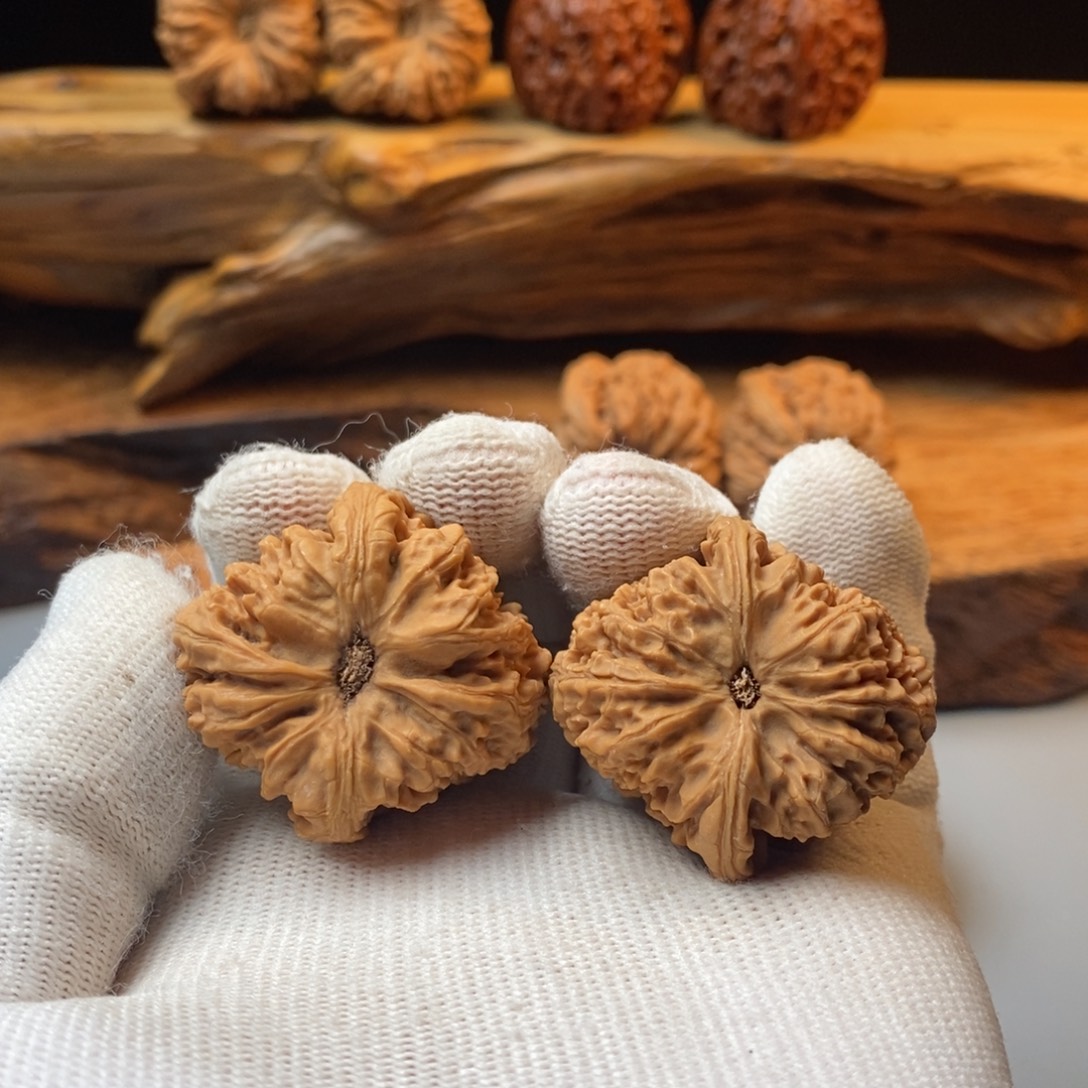 暖***风吊坠文玩核桃南将石