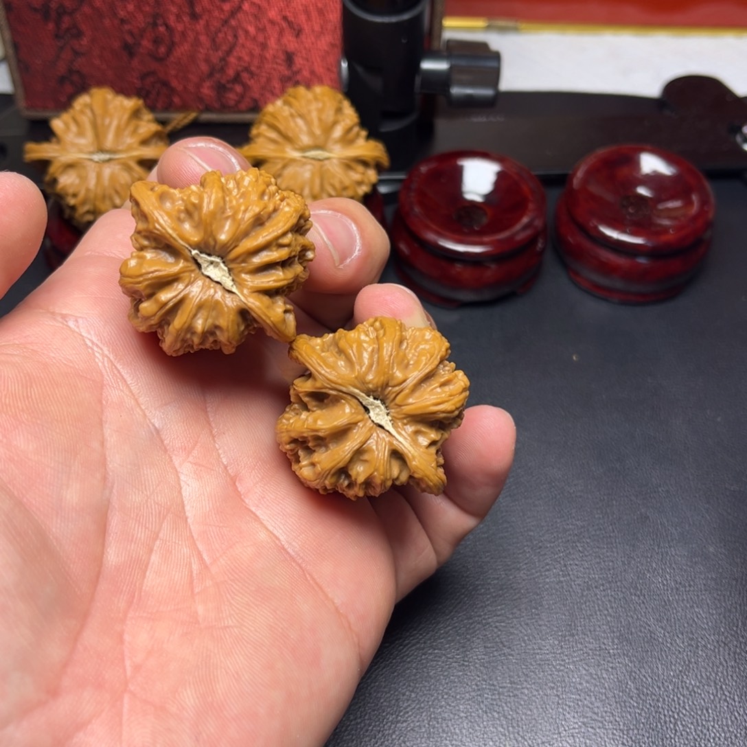 文玩核桃吊坠38密纹