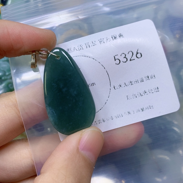 翡翠颈饰未镶嵌翡翠