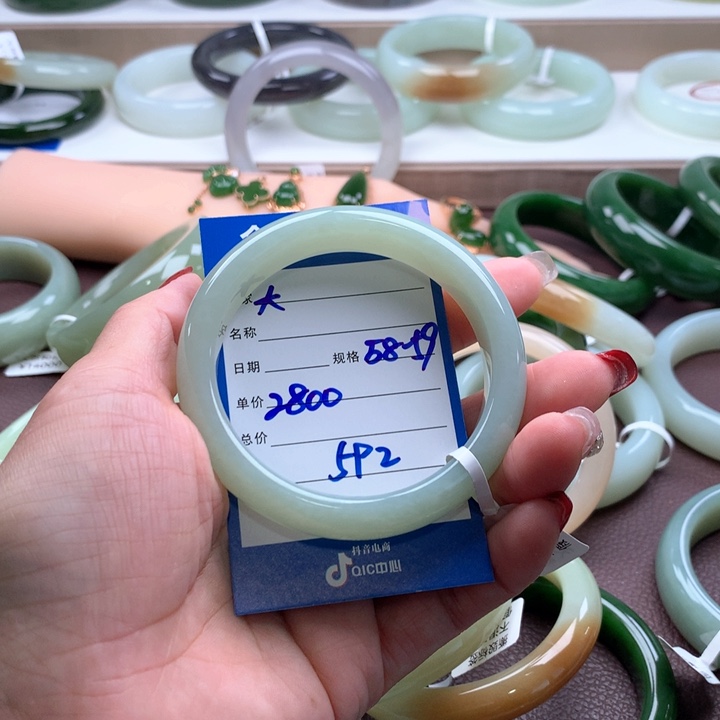 和田玉手镯未镶嵌大*