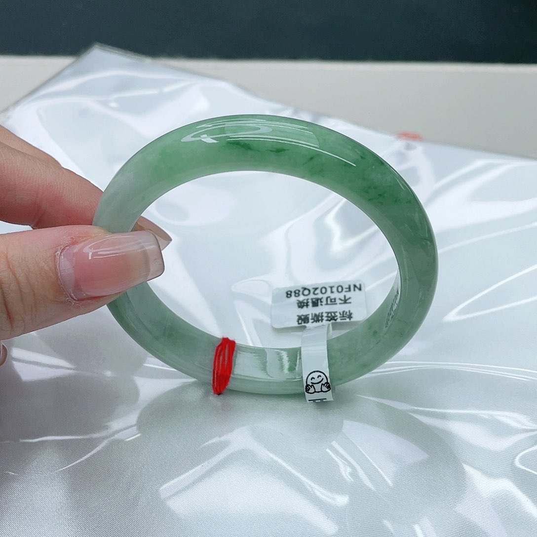 翡翠手镯未镶嵌正58.5