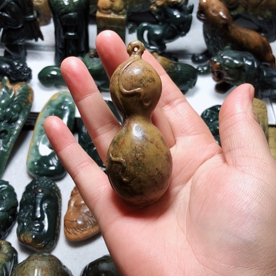 岫岩河磨玉（透闪石质玉）把件未镶嵌