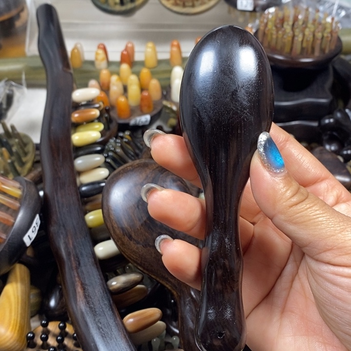 紫光檀羊角12齿按摩梳