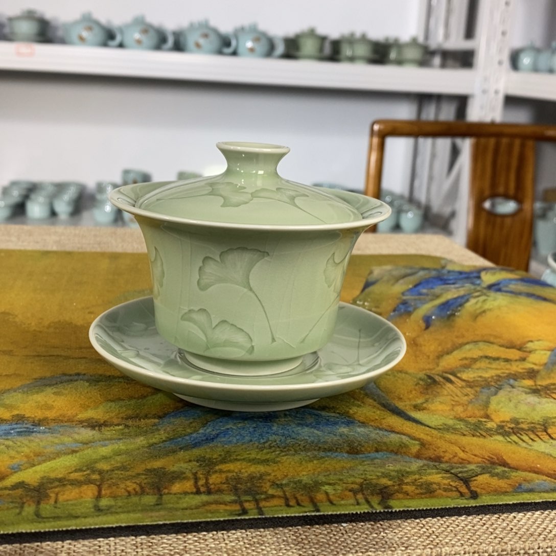 【闪购商品】豆绿银杏叶马蹄盖碗微微瑕。。。。