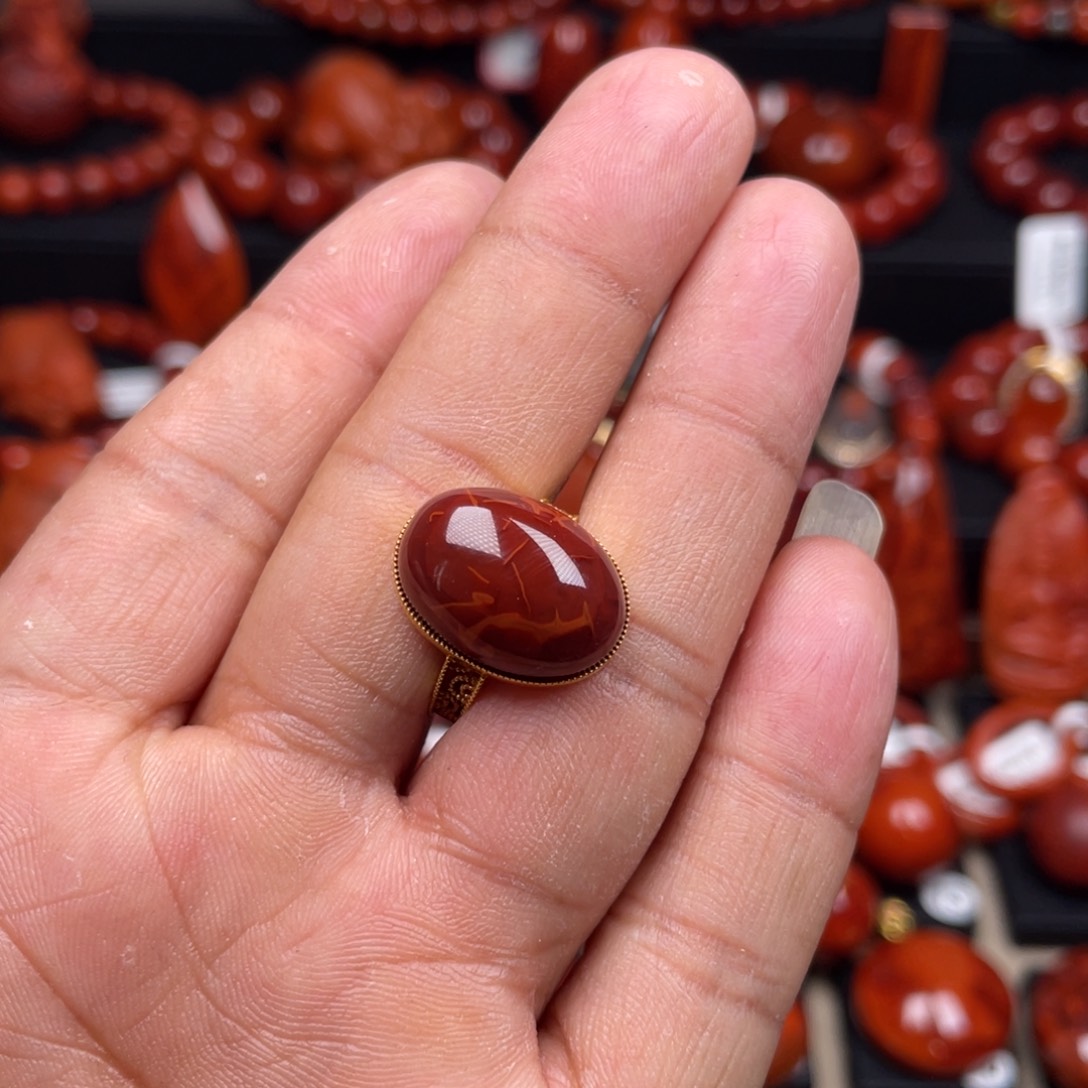 南红玛瑙18K金镶嵌珠宝奇石戒指