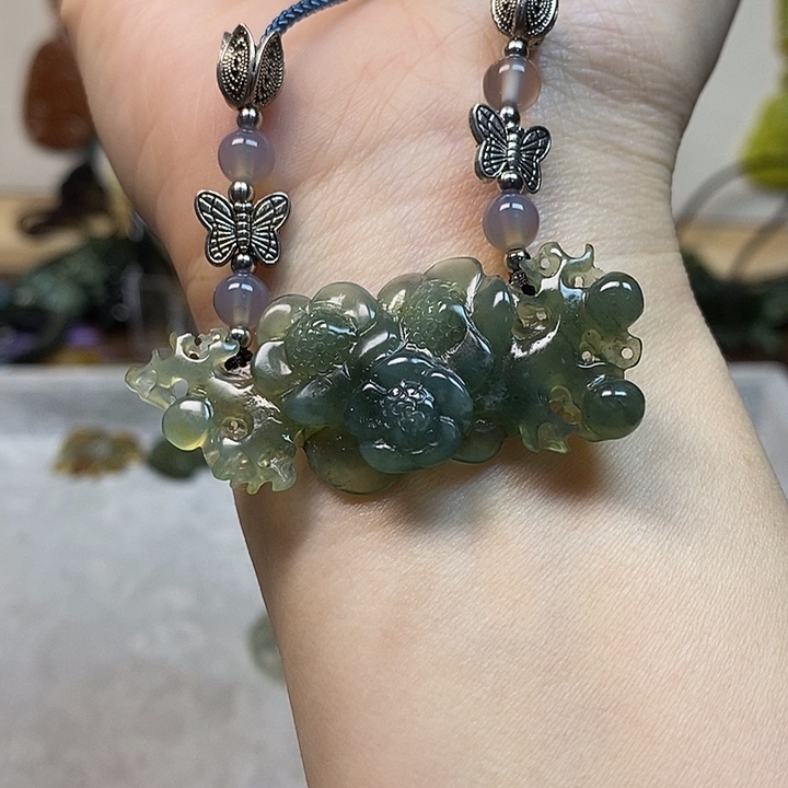 蛇纹石玉吊坠未镶嵌