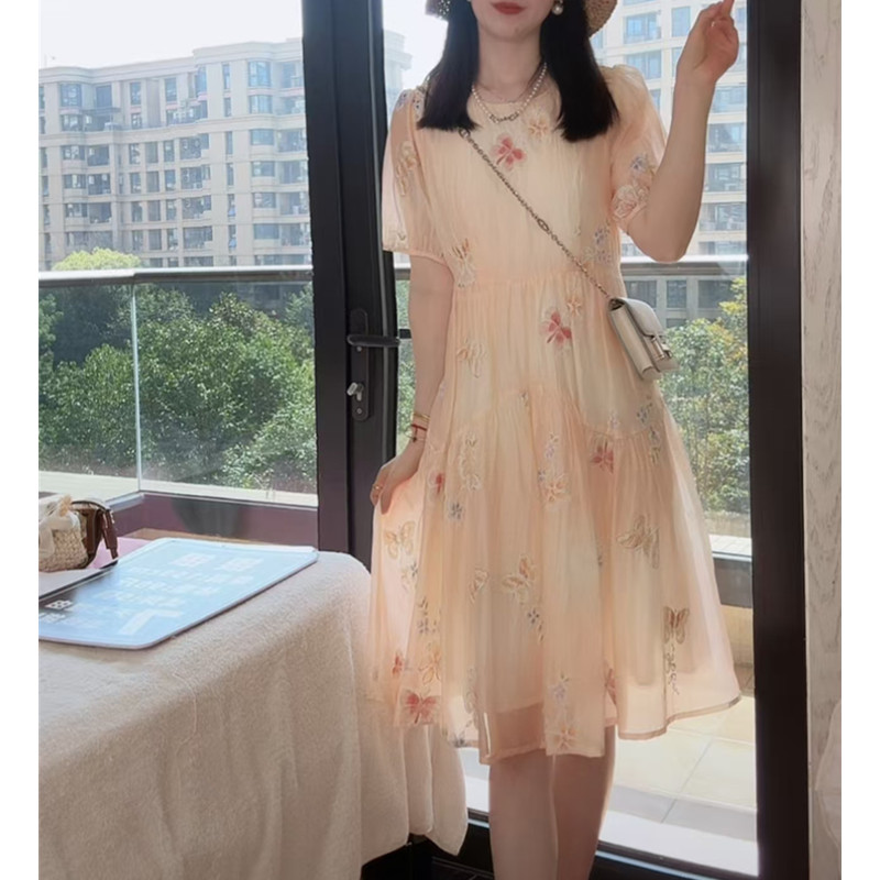 连衣裙碎花显瘦气质夏季时尚法式中长款温柔绣花裙子