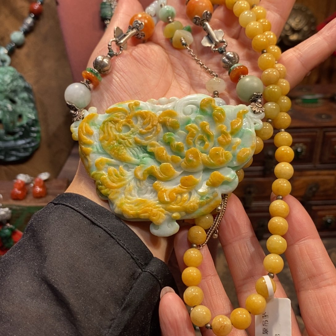 翡翠吊坠(赠链)未镶嵌