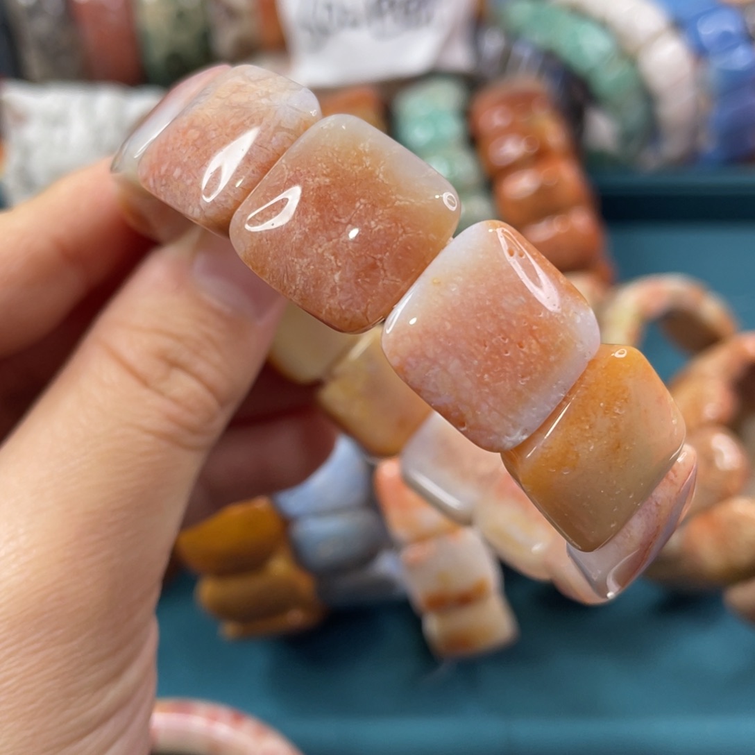 未镶嵌手镯硅化玉